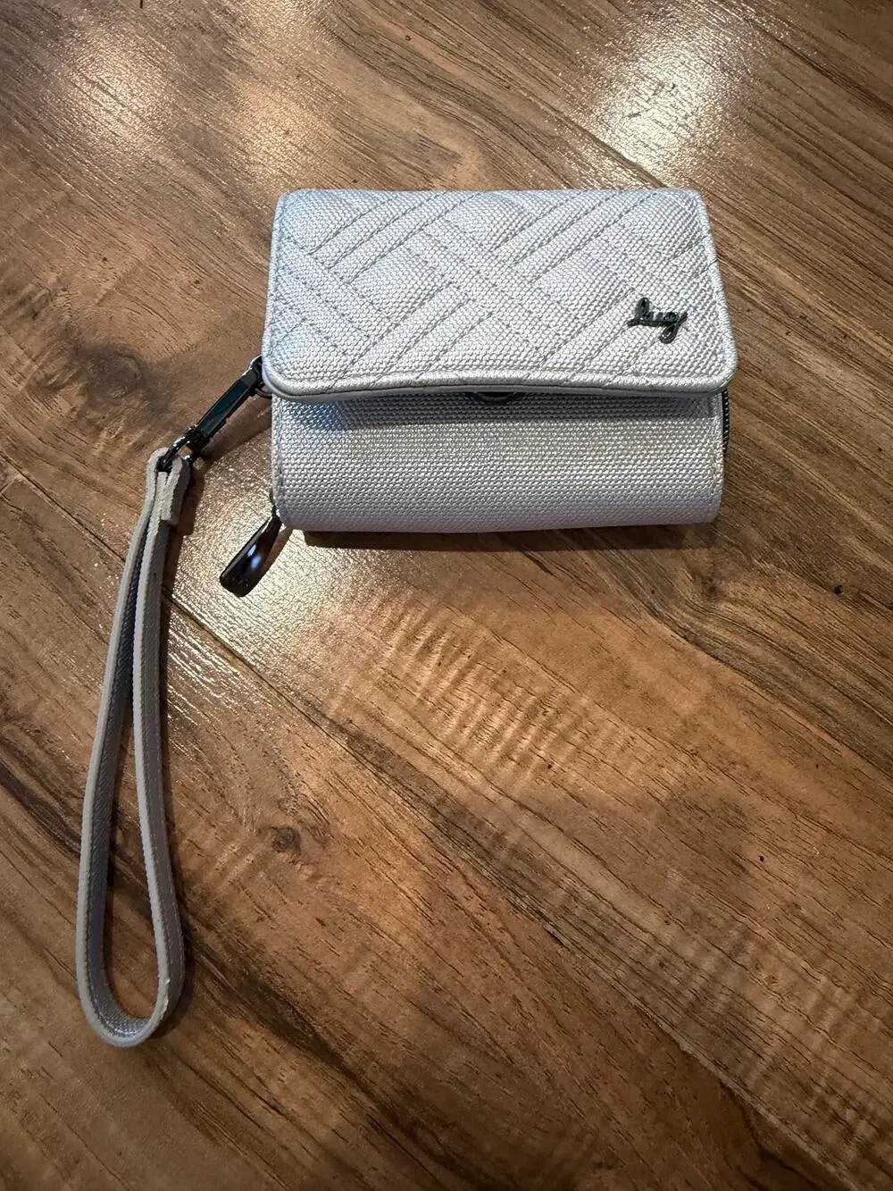 Lug wallet